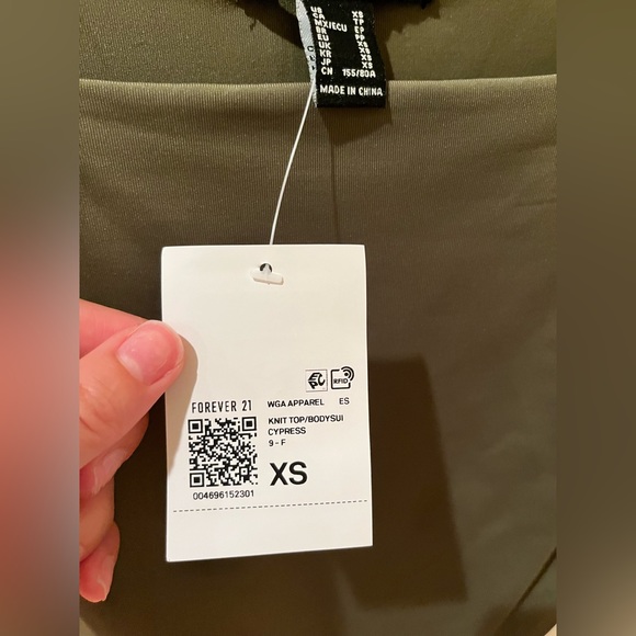 NWT - long sleeve bodysuit - Picture 5 of 7